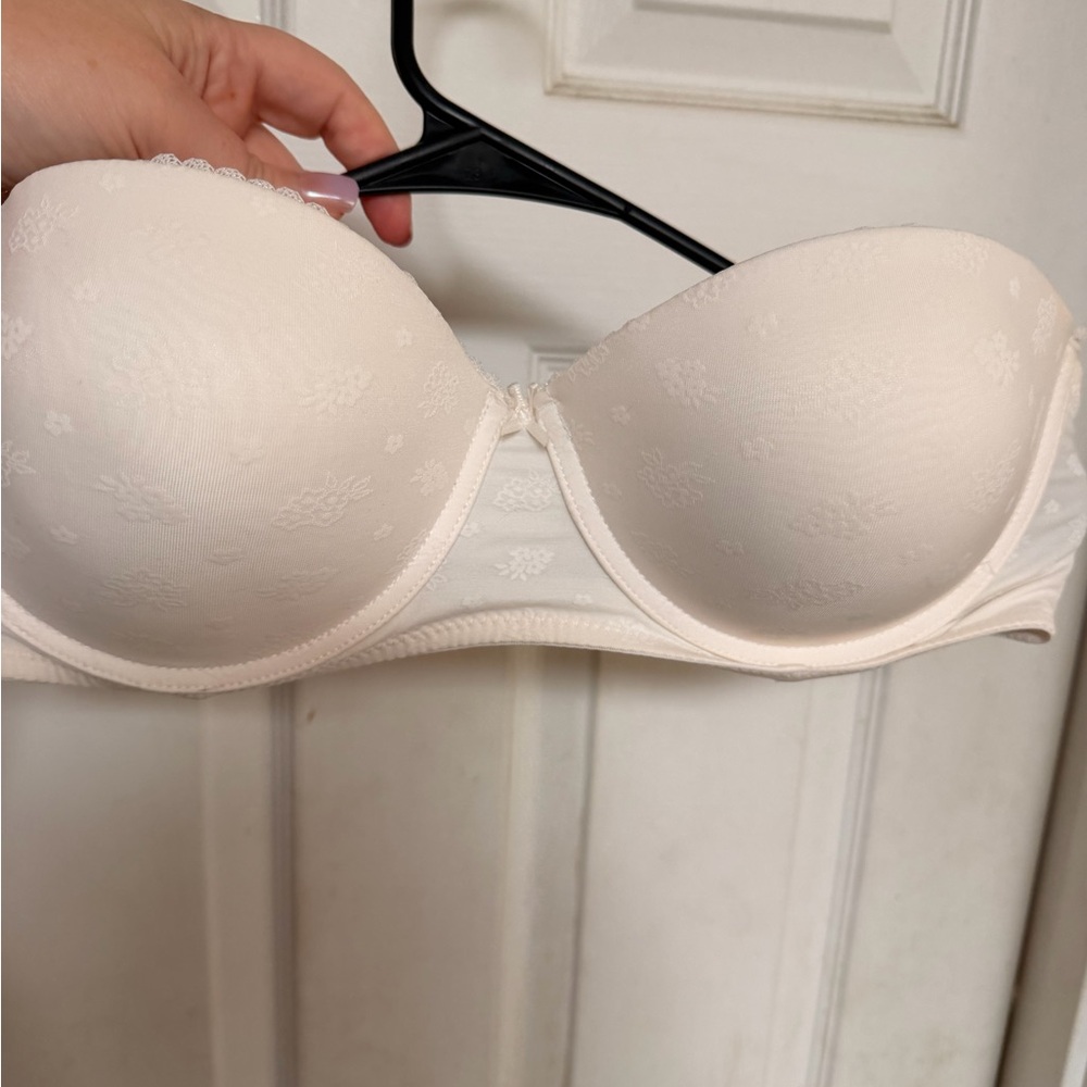 Jessica Simpson Cream Strapless Bra